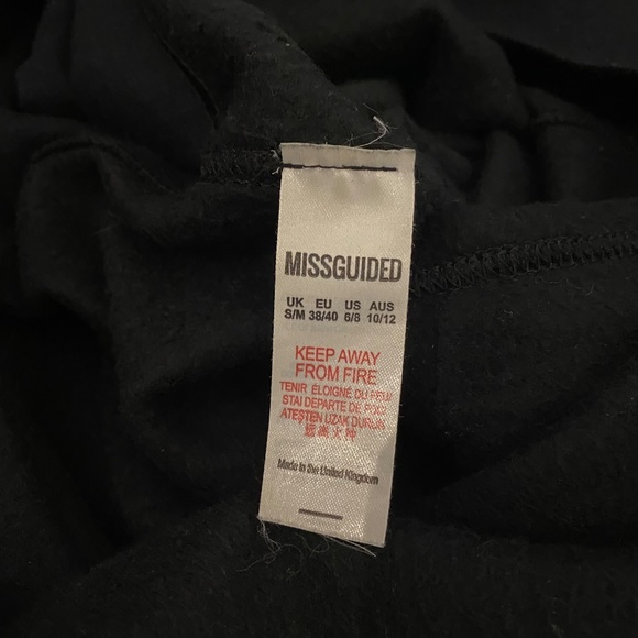 MISSGUIDED Women's Graphic Crop Hoodie in Black/Red│Size Small/Medium - Picture 17 of 17